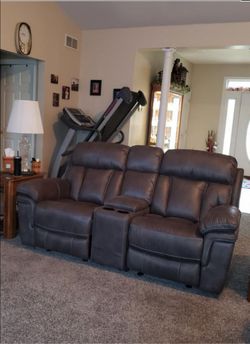Gray Reclining Loveseat With Middle Console