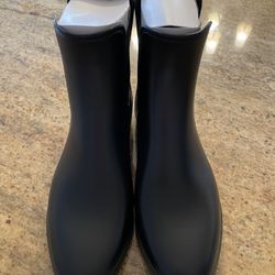 NEW Black Chelsea Boots
