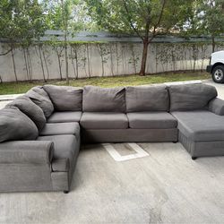 Grey Sectional Sofa !!! Great condition