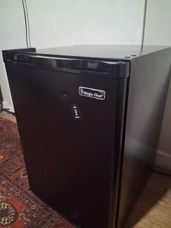 Magic Chef miniature refrigerator