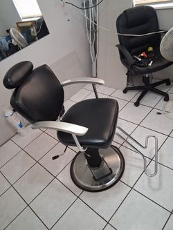 Barber/salon chair (used)
