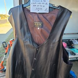 Nuevos CHALECOS de PIEL, 30.00CADA UNO O 50.00POR LOS DOS