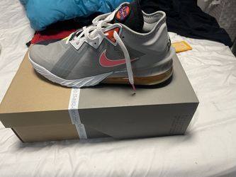 looney Tunes Shoes Size 11