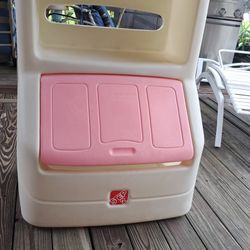 Step 2 toy box with book shelf