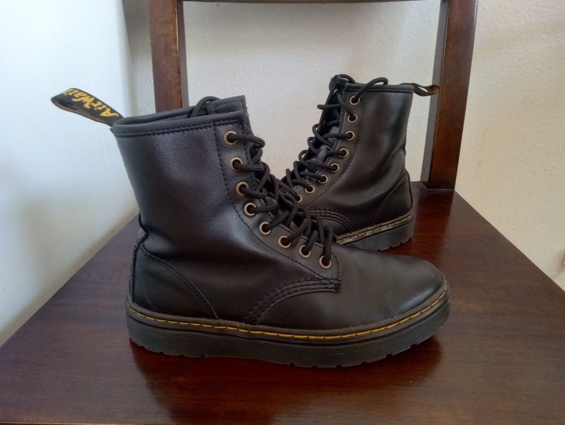 Dr Martens Size 7 Women $25
