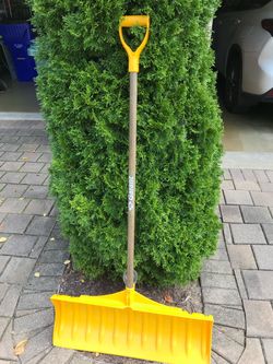 YELLOW GARANTY SNOW PUSHER