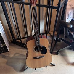 EXCELLENT CONDITION Jasmine acoustic guitar