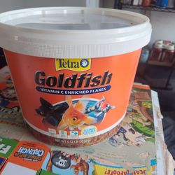 4.52 Lb bucket of Fish Flakes.