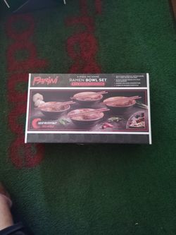 The Parini 4-piece melamine ramen bowl set with wooden chopsticks
