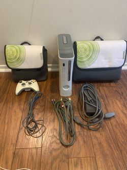 Xbox 360 Bundle w/ Controller