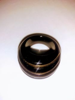 Black onyx ring with gold stripes size 7.🎁🎁🎁