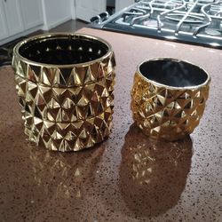 Beautiful gold pots