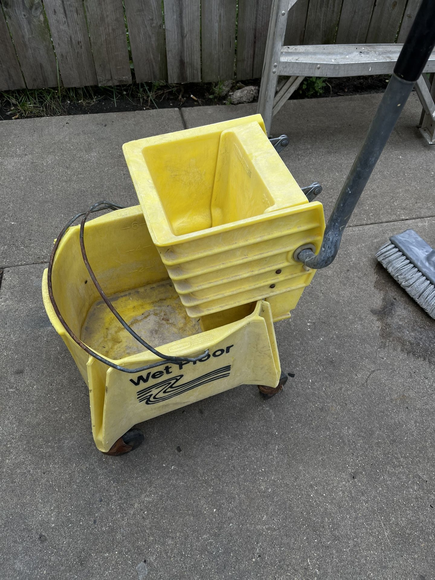 Mop Bucket 10$