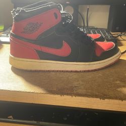  Nike Air Jordan 1 Mid (black/red 
