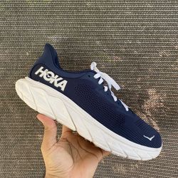 Hoka Arahi 7 Running Shoes in Navy/White,