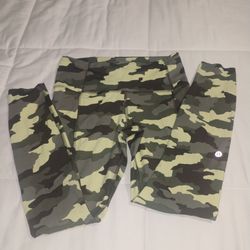 Lululemon Camo Print Leggings size 6