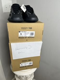 Yeezy 700 Alvahs sz 5 And 6  Ds  
