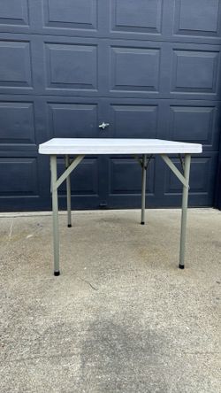 DEAL - Square Foldable Table with 3 table cloths