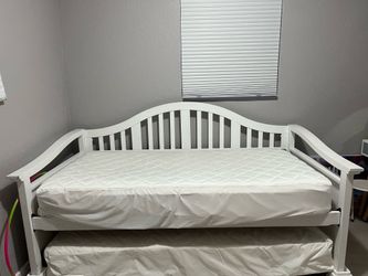 Twin Daybed- White (bed frame only)