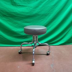 Adjustable stool 