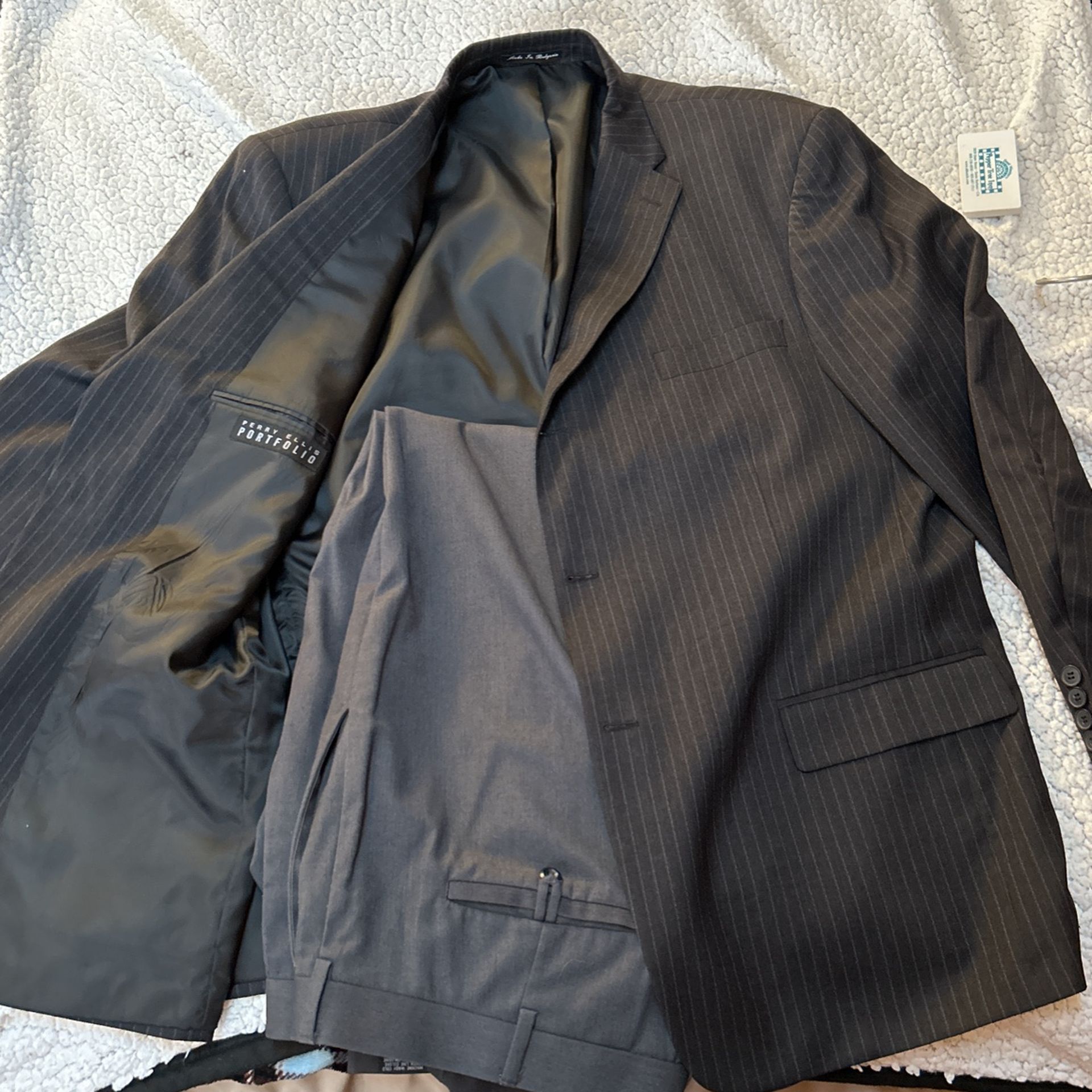 Perry Ellis Portfolio Suit Size 44R