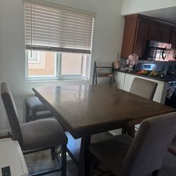 Dining table great condition