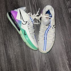 LeBron Nike Size 8 50$