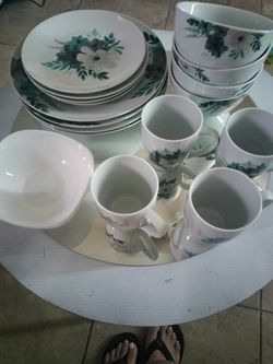 Nice 18 Dish Set  One Small Chip On A Plate Shown On Pictures $10