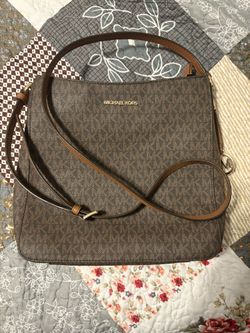 Michael Kors Jet Set Logo Messenger Bag