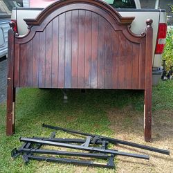 Queen Size Bed With Dresser And Nightstand Mahogany 
