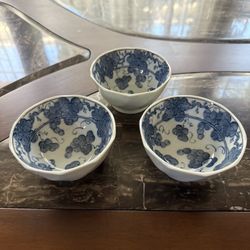 Japanese Blue & White Rice Soup Bowls – Grape Design (Set of 3)