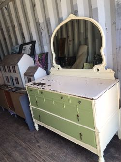 Beautiful Antique Solid Wood Vanity & Dresser