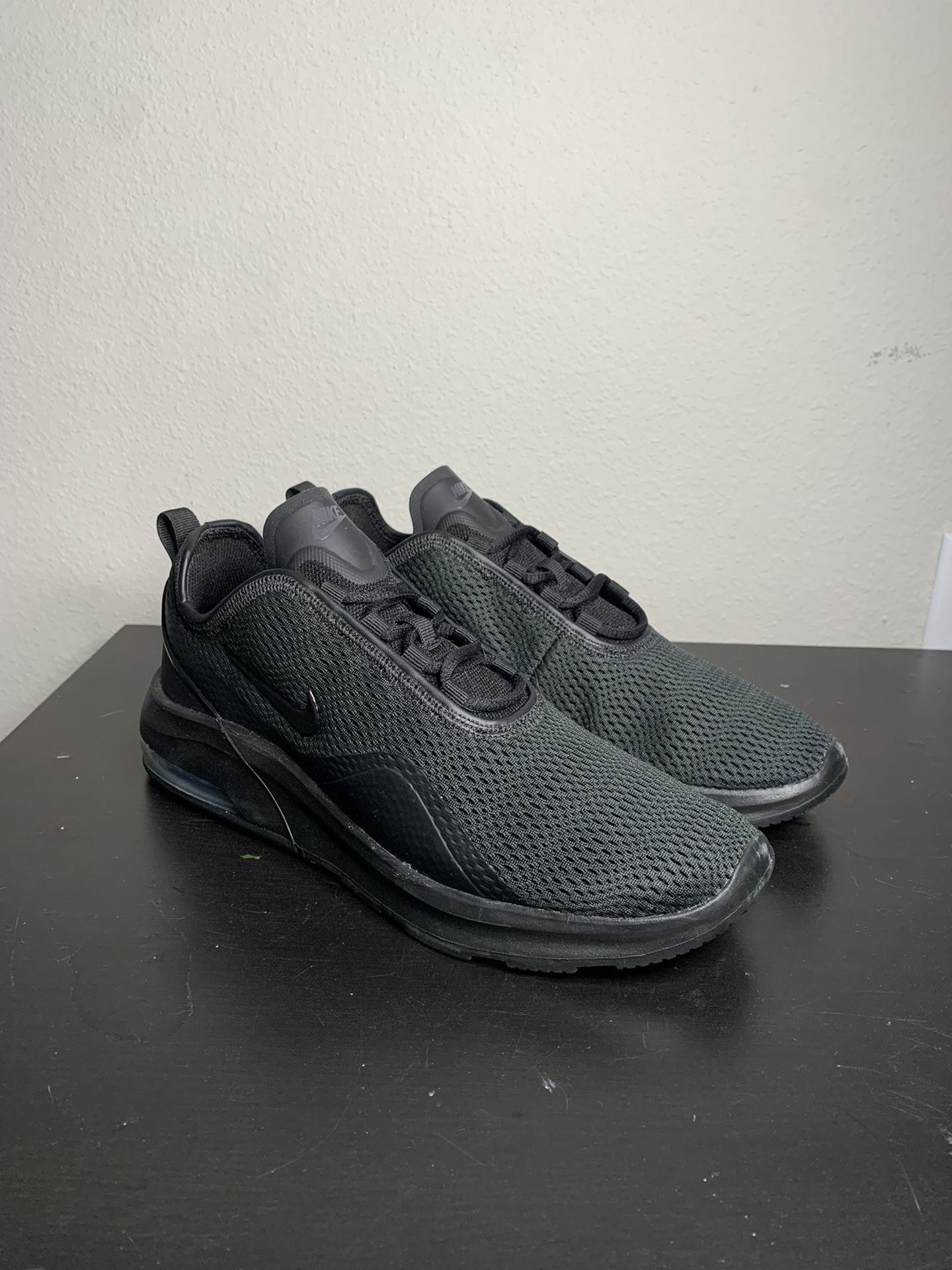 Nike Air Max Motion Sz 8.5