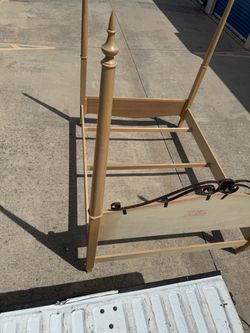 Queen 4 post Solid bed, free delivery within Dfw