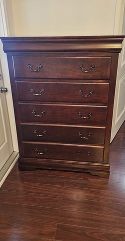 Nice and Clean Brown 5 Drawer Chest/Tall Dresser