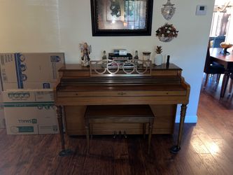 ***FREE*** Old Piano