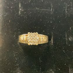 Yellow Gold W Clear Stone Cluster 10k