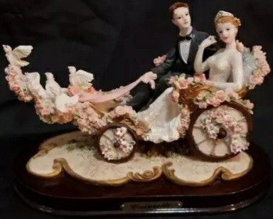 Casinelli statue of bride and groom in dove led carriage Figurines & Knick knacks