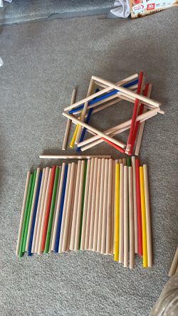82 wooden dowels 12 inch long.8$for all