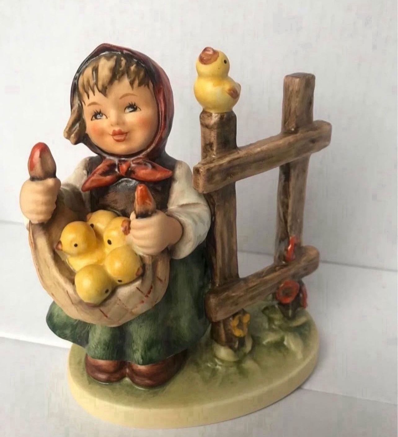 VINTAGE HUMMEL “Chicken-Licken” PORCELAIN FIGURINE #385 - 4 3/4” - TMK6