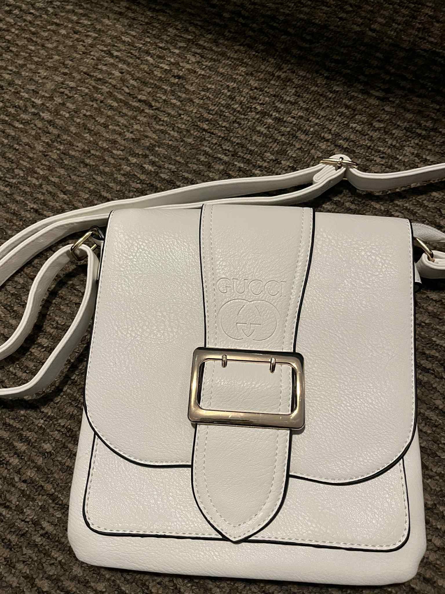 Cartera Nueva $60