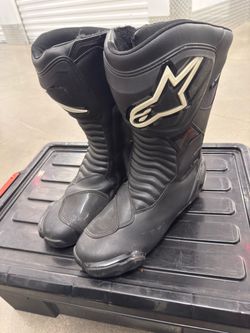 Alpinestars SMX-S Waterproof motorcycle boots.