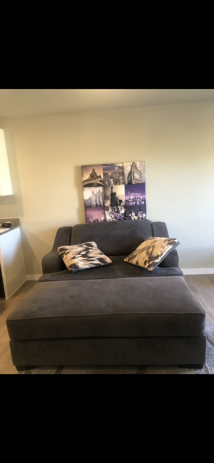 AWESOME COUCH-down