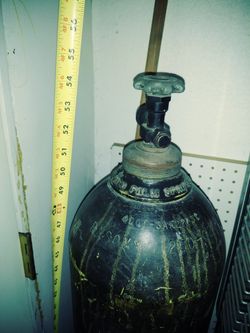 Helium tank (EMPTY)