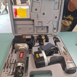 Senco DuraSpin DS200 14V Screw Fastening System W 2 Batteries And Case