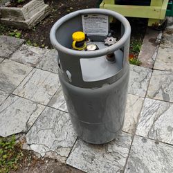 SELLING MY USED PROPANE TANK FOR FORKLIFTS 