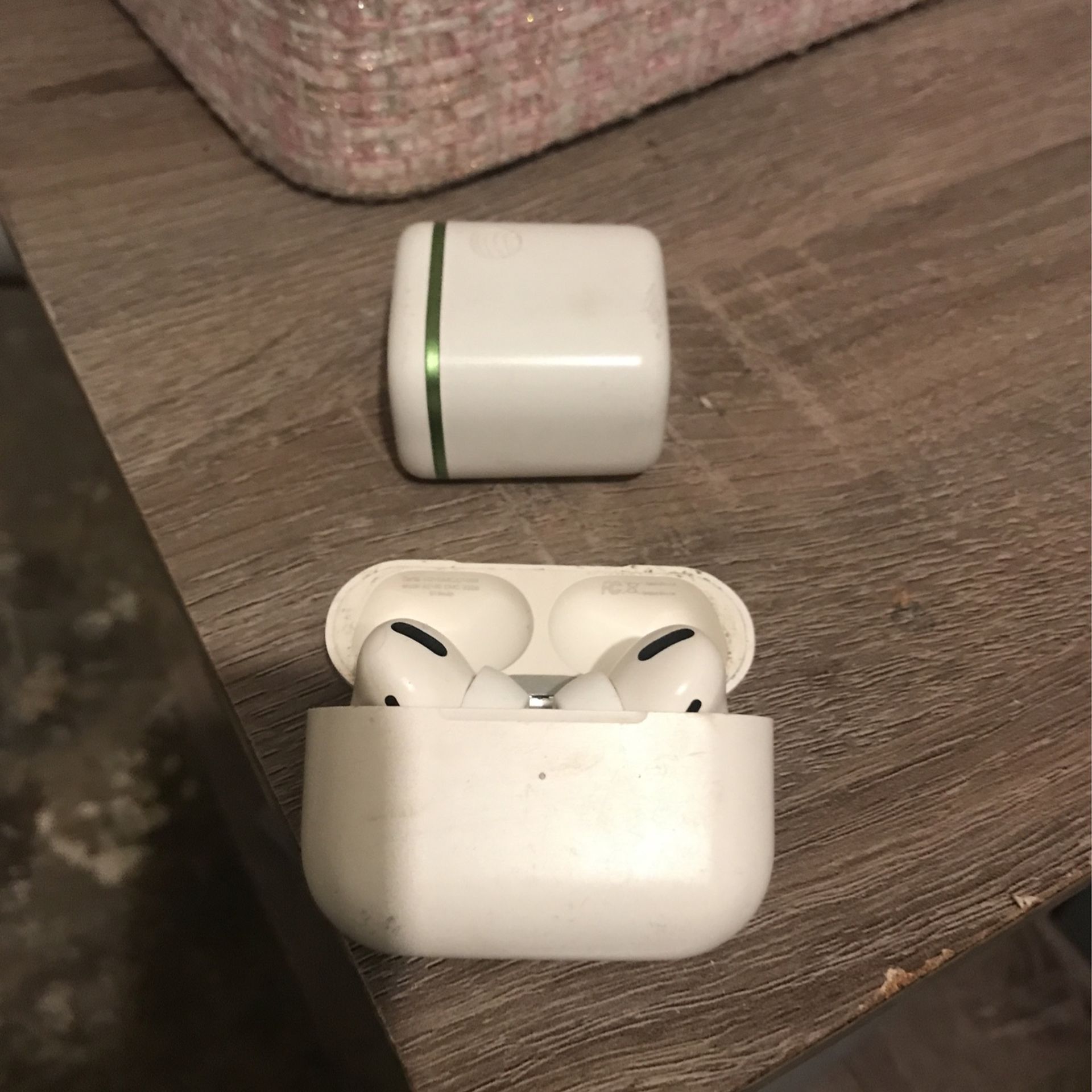Apple 2nd Gen Air Pods Little use $50