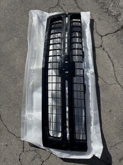 Silverado 2500 HD grill black