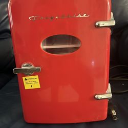 Mini Frigidaire Retro Fridge