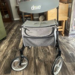 Lightweight collapsible Rollator walker